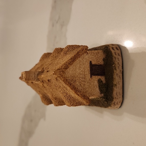 David Winter Cottages | The Dower House 1982 - Picture 3 of 7